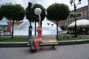 Пам'ятник закоханим ліхтарям у Києві