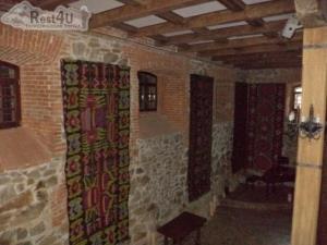 Виставка антикварних килимів ручної роботи в Замку Радомисль